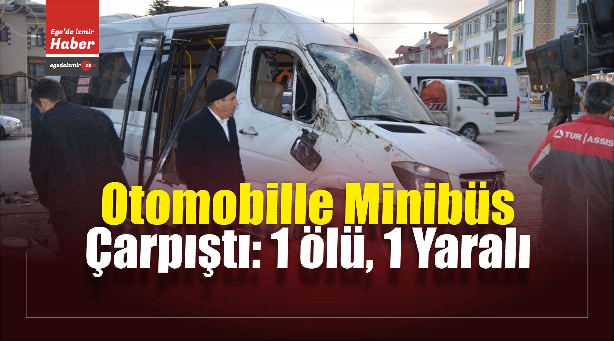 Otomobille Minibüs Çarpıştı