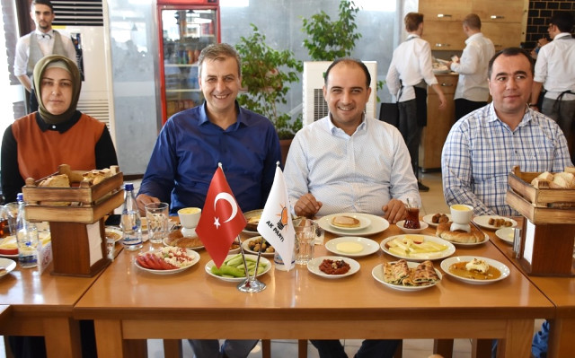 AK Parti li Baybatur: Parayı Pulu Devreye Sokarak Ekonomik Darbe ile Türkiye yi Karıştırmak...
