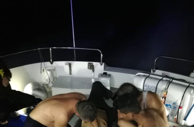 Bodrum Açıklarında Batmak Üzere Olan Teknedeki 13 Göçmen Kurtarıldı