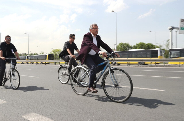 Makam Aracını Terk Eden Başkanlar Bisiklet Turunda Buluşuyor