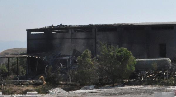 Nakliye Deposundaki Yangın, 7 Saatte Söndürüldü (2)