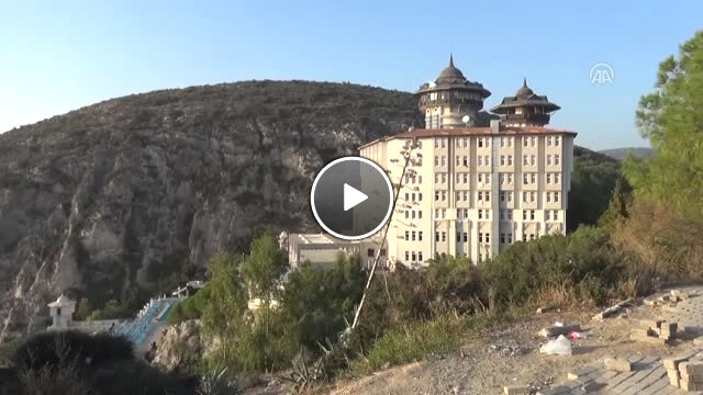 Otele İcra Geldi, Turistler Tahliye Edildi