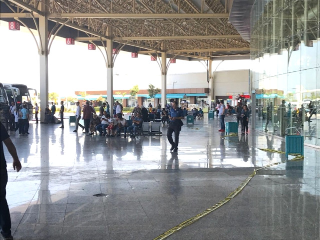 Otobüs, Peronda Bekleyen Yolcuların Arasına Daldı: 3 Yaralı