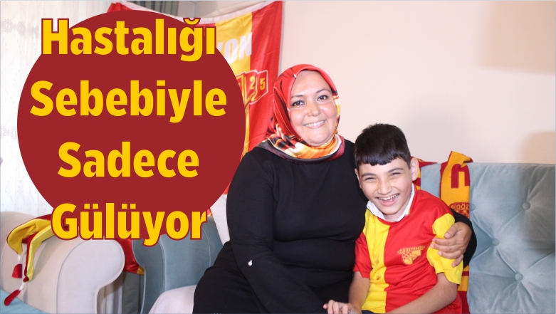 Gülüyor