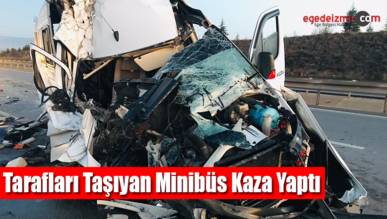 taraftarları taşıyan minibüs