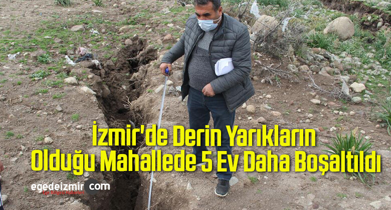 İzmir’de Derin Yarıkların Olduğu Mahallede 5 Ev Daha Boşaltıldı