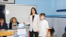 Mustafa Denizli’nin kızı Lal Denizli belediye başkanı seçildi