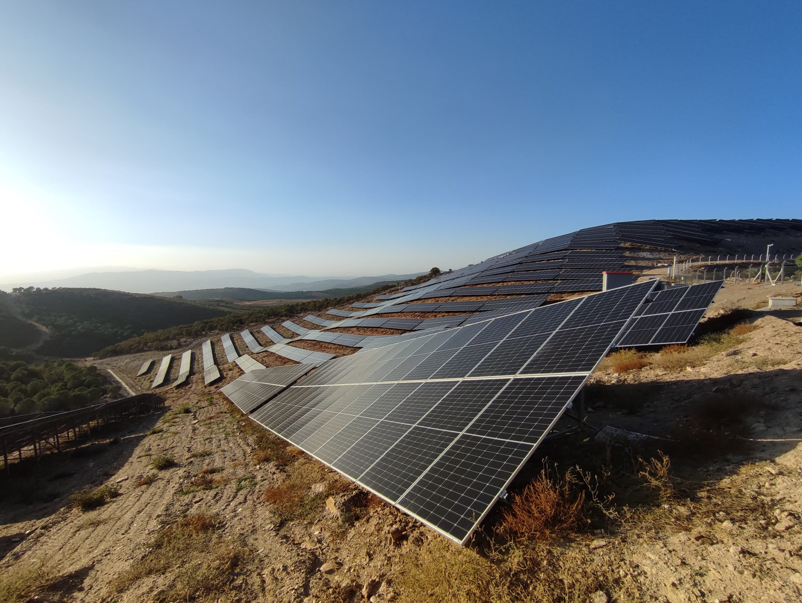 MEDİCAL POİNT HASTANESİ YÜZÜNÜ GÜNEŞE ÇEVİRDİ ELEKTRİK İHTİYACININ YÜZDE 80'İ GÜNEŞ ENERJİSİNDEN