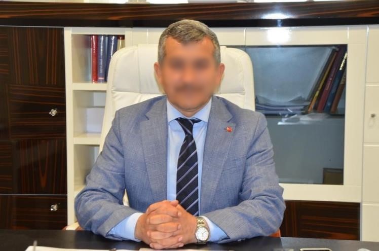 SOSYAL MEDYADA BAŞLAYAN TARTIŞMA KARŞILAŞTIKLARI DÜĞÜN SALONUNDA KANLI BİTTİ: 1 ÖLÜ DÜĞÜNDE KARŞILAŞAN ESKİ BELEDİYE BAŞKAN YARDIMCISI, ESKİ BELEDİYE MECLİS ÜYESİNİ SİLAHLA VURARAK ÖLDÜRDÜ