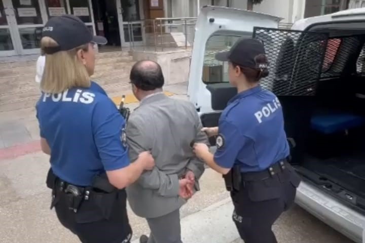 KADINA ŞİDDET SUÇUNDAN ARANIYORDU, KADIN POLİSLERE YAKALANDI
