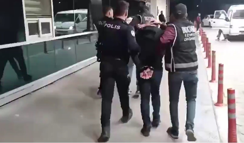 İZMİR'DE SUÇ ÖRGÜTÜNE OPERASYON: 7 TUTUKLAMA