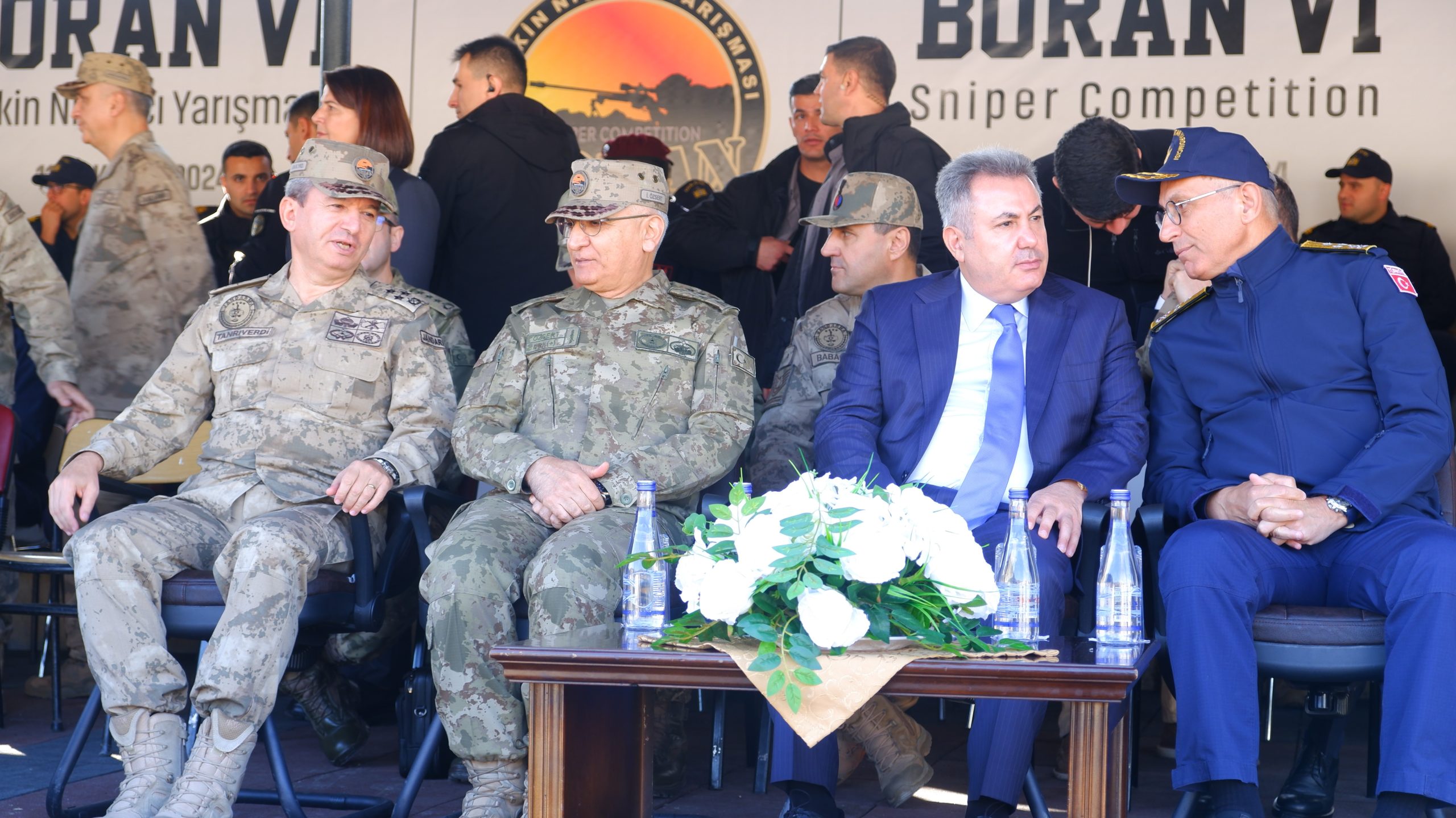 ULUSLARARASI BORAN-6 KESKİN NİŞANCI YARIŞMASI NEFES KESTİ KESKİN NİŞANCILAR İZMİR'DE HÜNERLERİNİ SERGİLEDİ