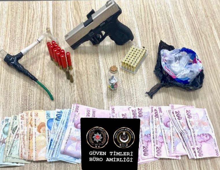İZMİR'DE UYUŞTURUCU OPERASYONU: 1 TUTUKLAMA