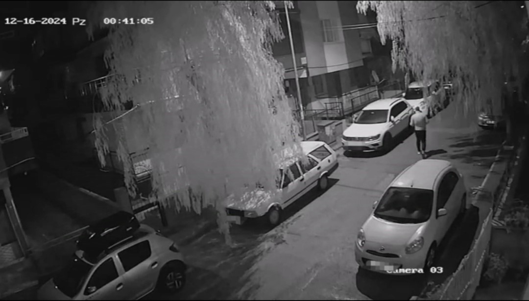 ALACAĞINI TAHSİL EDEMEYİNCE OTOMOBİLİNİ KURŞUNLADI