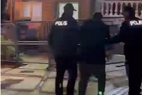BEKÇİLERİ GÖRÜNCE KAÇAN ŞÜPHELİNİN 34 YIL HAPİSLE ARANDIĞI ORTAYA ÇIKTI