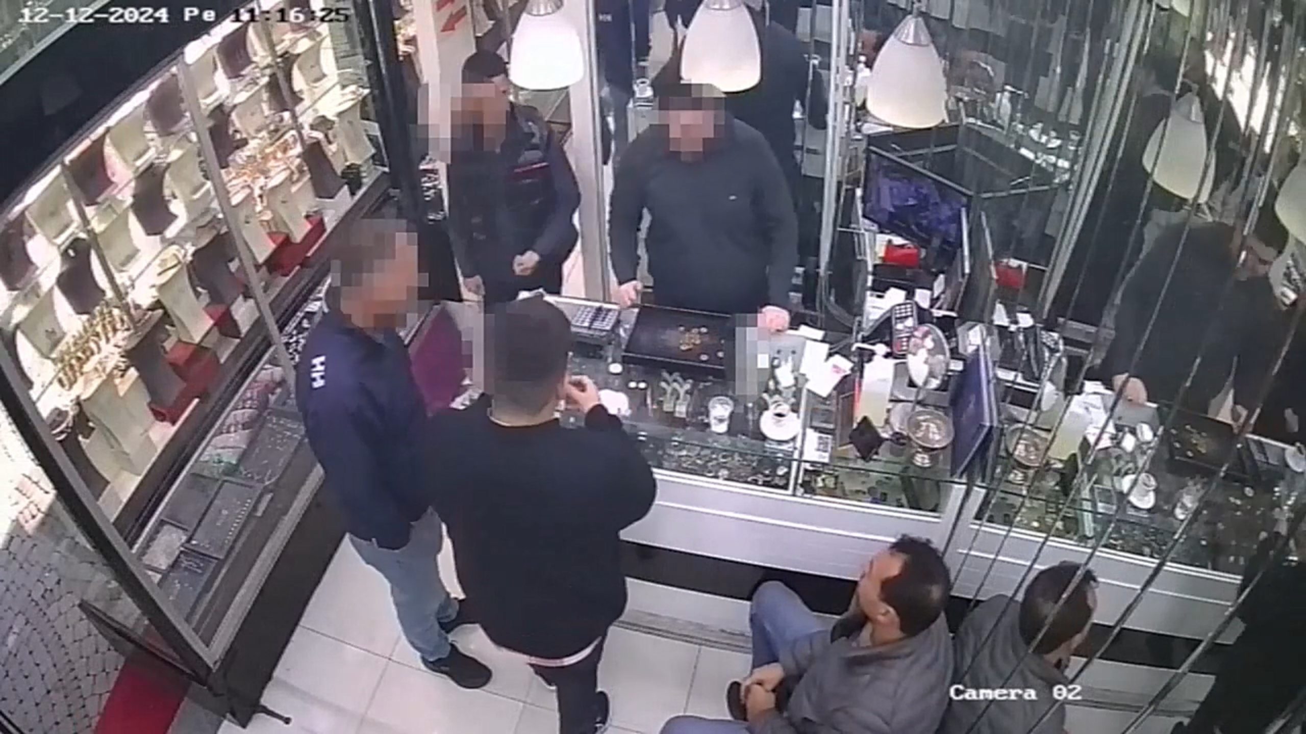 'DEFİNE BULDUK' MİZANSENİYLE DOLANDIRDILAR