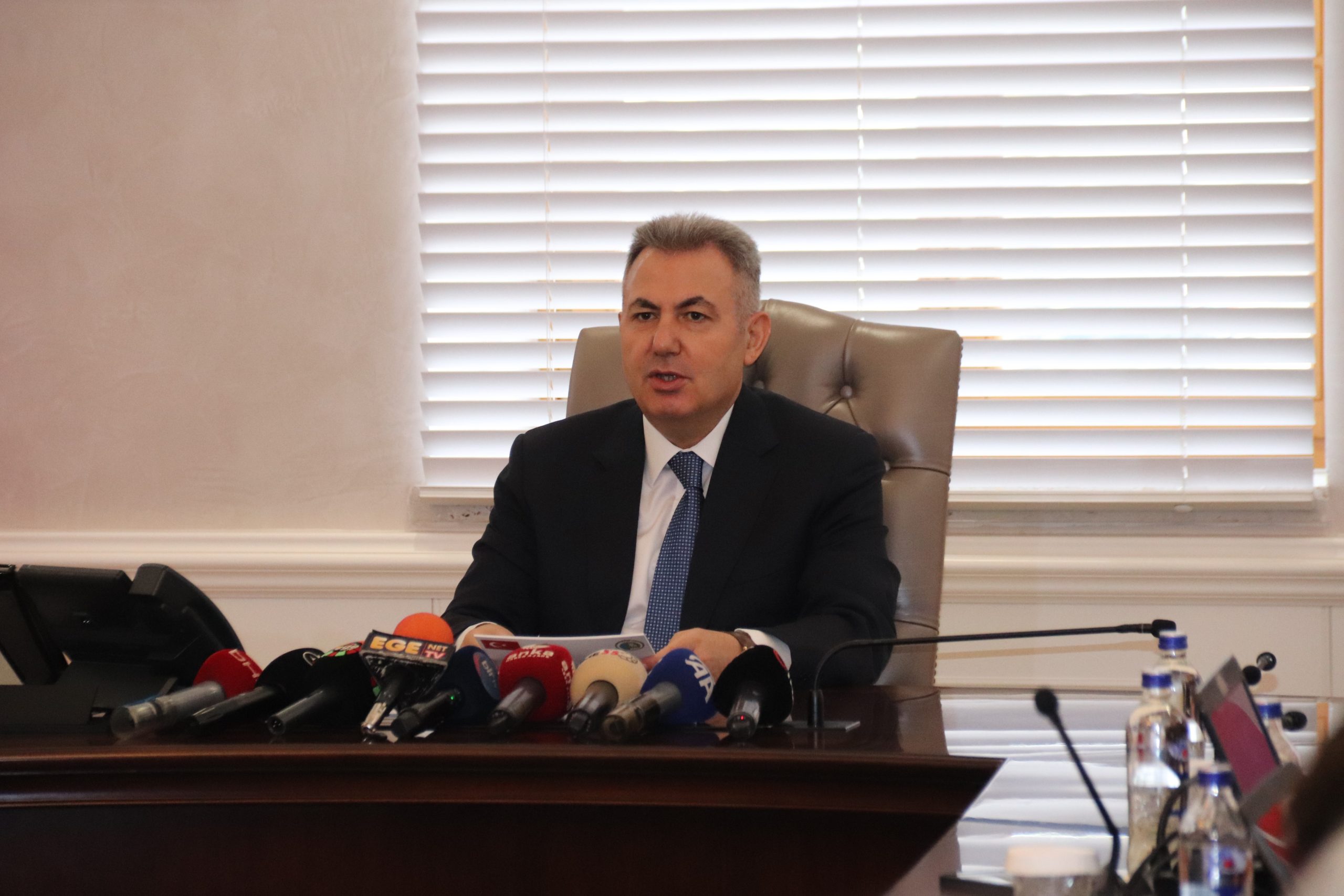 İZMİR'DE 2024 YILINDA 200'DEN FAZLA ÖRGÜT ÇÖKERTİLDİ İZMİR VALİSİ SÜLEYMAN ELBAN, İL GENELİ ASAYİŞ RAPORUNU BASINLA PAYLAŞTI