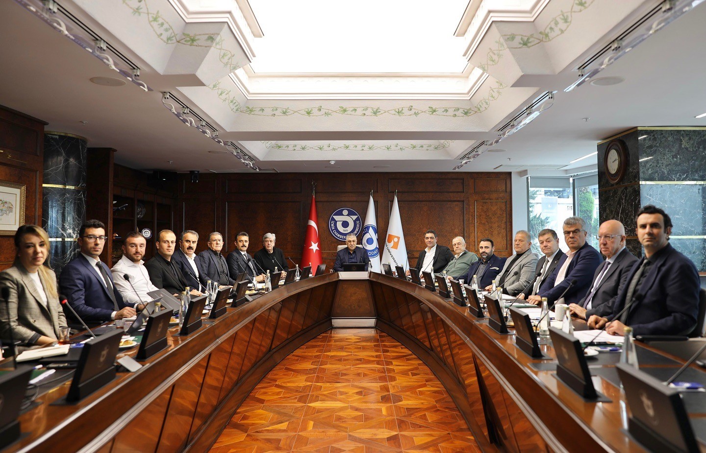 DİKİLİ'DE, AVRUPA'NIN EN BÜYÜK JEOTERMAL SERA KÜMELENMESİ YÜKSELİYOR