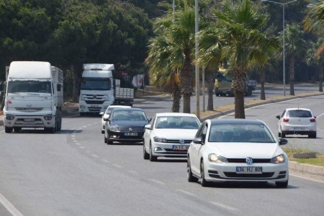İZMİR'DE TRAFİĞE KAYITLI ARAÇ SAYISI 2 MİLYONA YAKLAŞTI