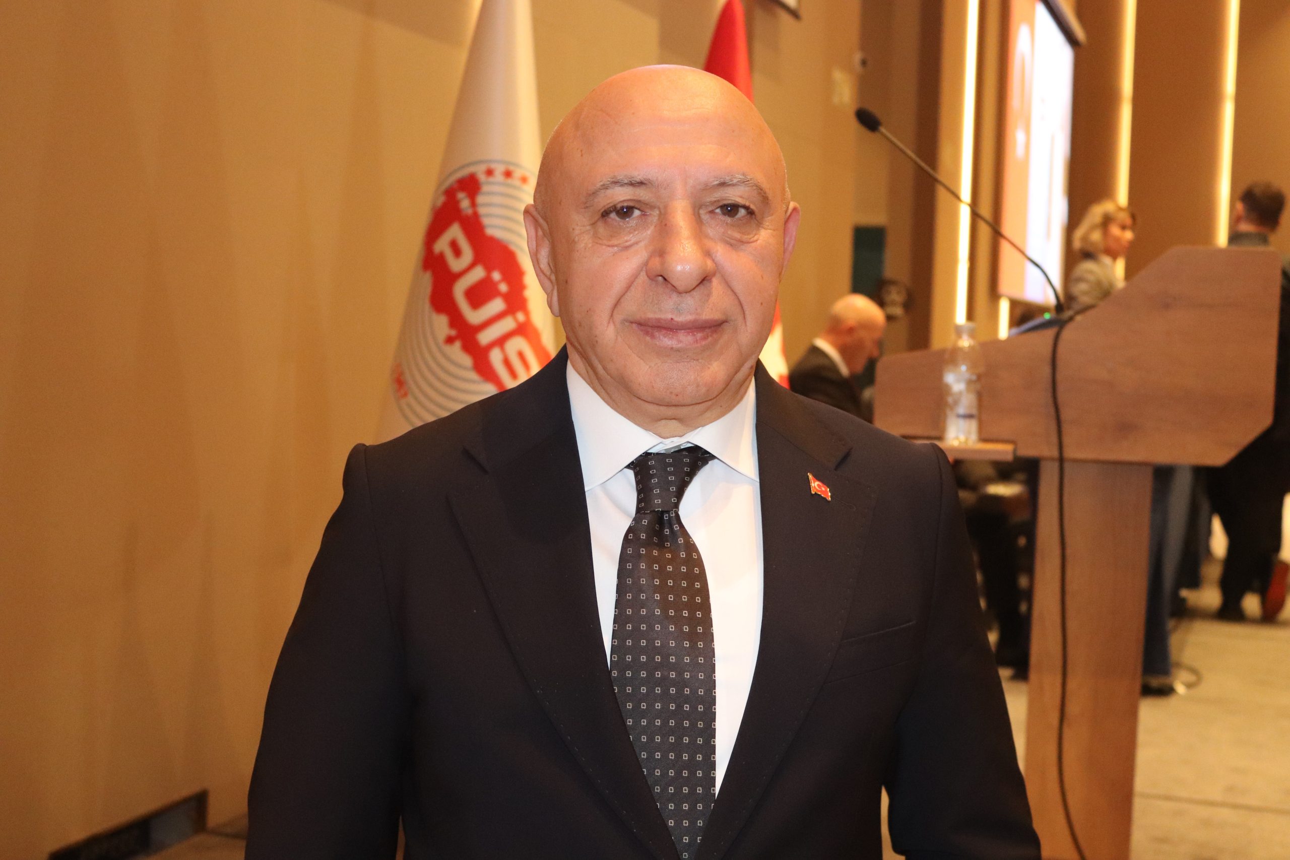 BAŞKAN OKUMUŞ'TAN '3 BİN LİTRENİN ALTINDAKİ BAYİLERE UTTS DESTEĞİ' AÇIKLAMASI PETROL ÜRÜNLERİ İŞVERENLER SENDİKASI GENEL BAŞKANI OKUMUŞ: "UTTS'YE DAİR AMACIMIZ KAYIT DIŞININ ÖNLENMESİDİR" "3 BİN LİTRENİN ALTINDAKİ BAYİLERE CİHAZ KULLANDIRMA KARARI ALDIK"