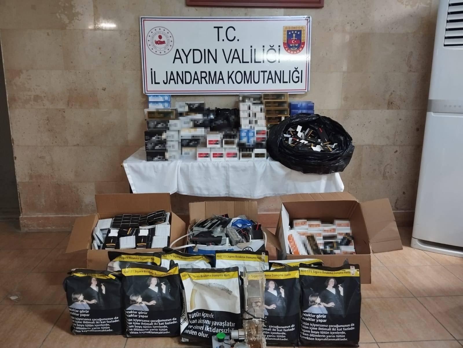 AYDIN'DA JANDARMADAN BANDROLSÜZ SİGARA BASKINI