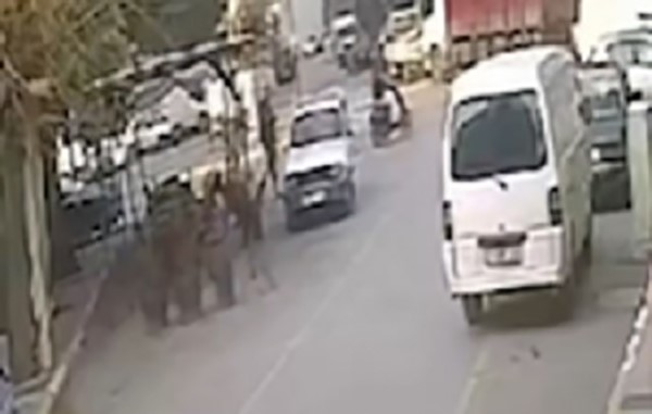 İZMİR'DE MOTOSİKLET HIRSIZI SUÇÜSTÜ YAKALANDI