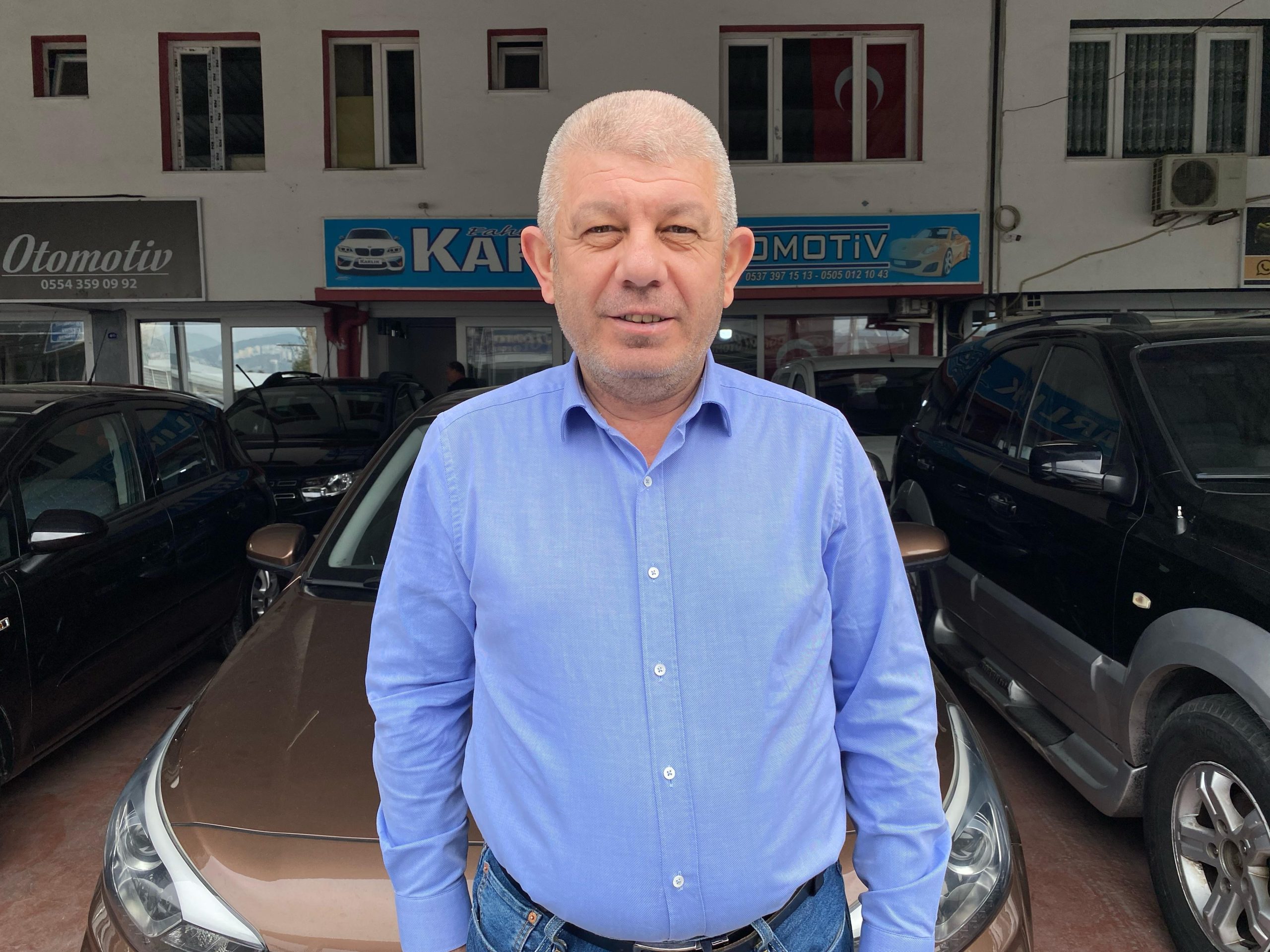OTO GALERİCİLER ESKİ BAYRAMLARI ARIYOR YÜKSEK FAİZLER SEBEBİYLE İKİNCİ EL OTODA BEKLENEN HAREKETLİLİK YAŞANMIYOR