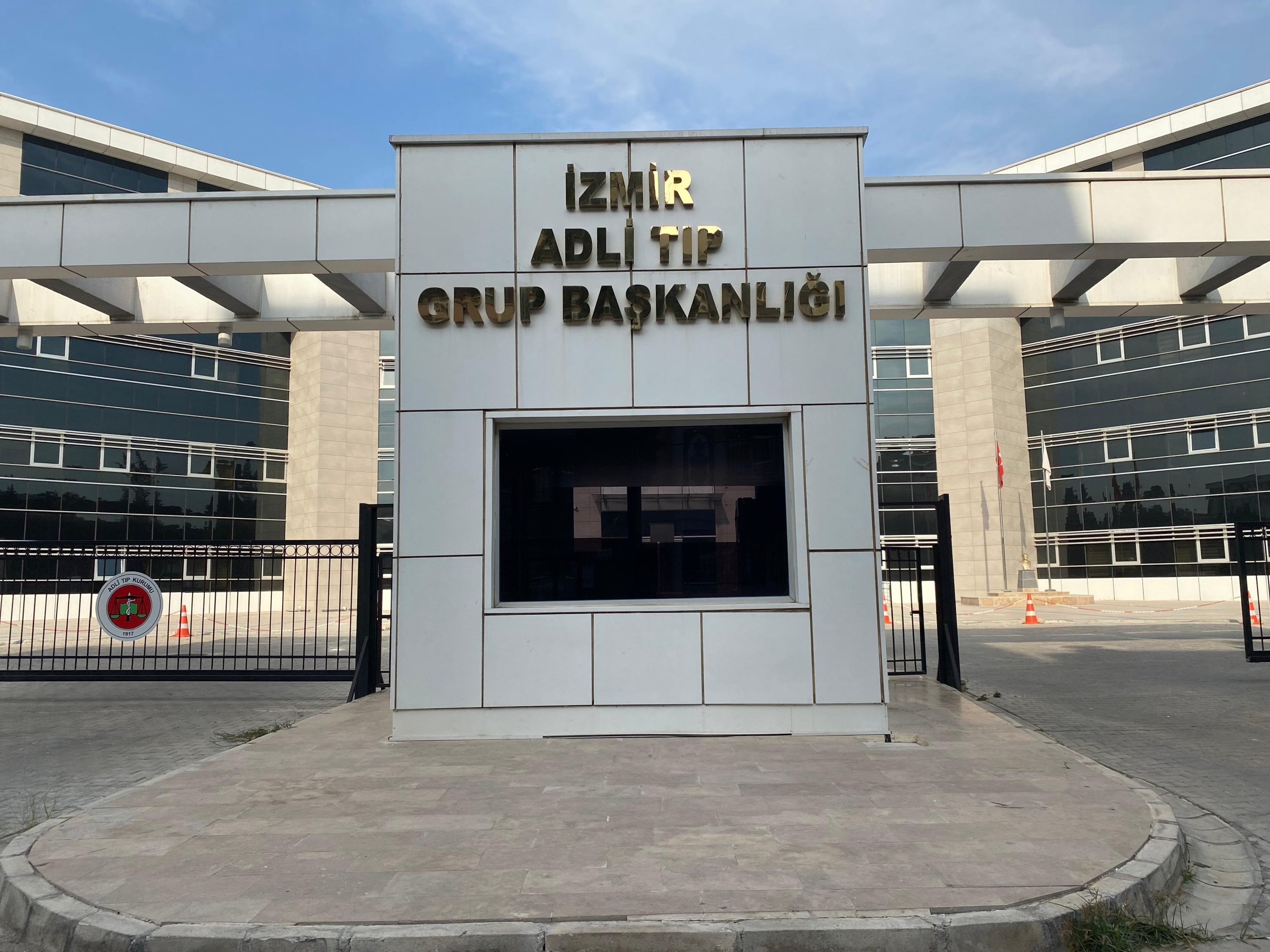 İZMİR'DE SİLAHLI KAVGADA 3 KİŞİ ÖLDÜRÜLDÜ
