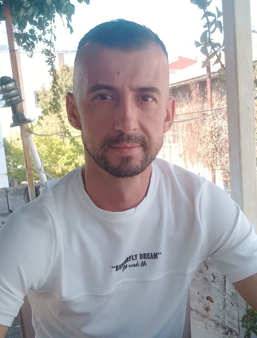 HUSUMETLİ OLDUĞU OĞLUNU VURARAK ÖLDÜRDÜ