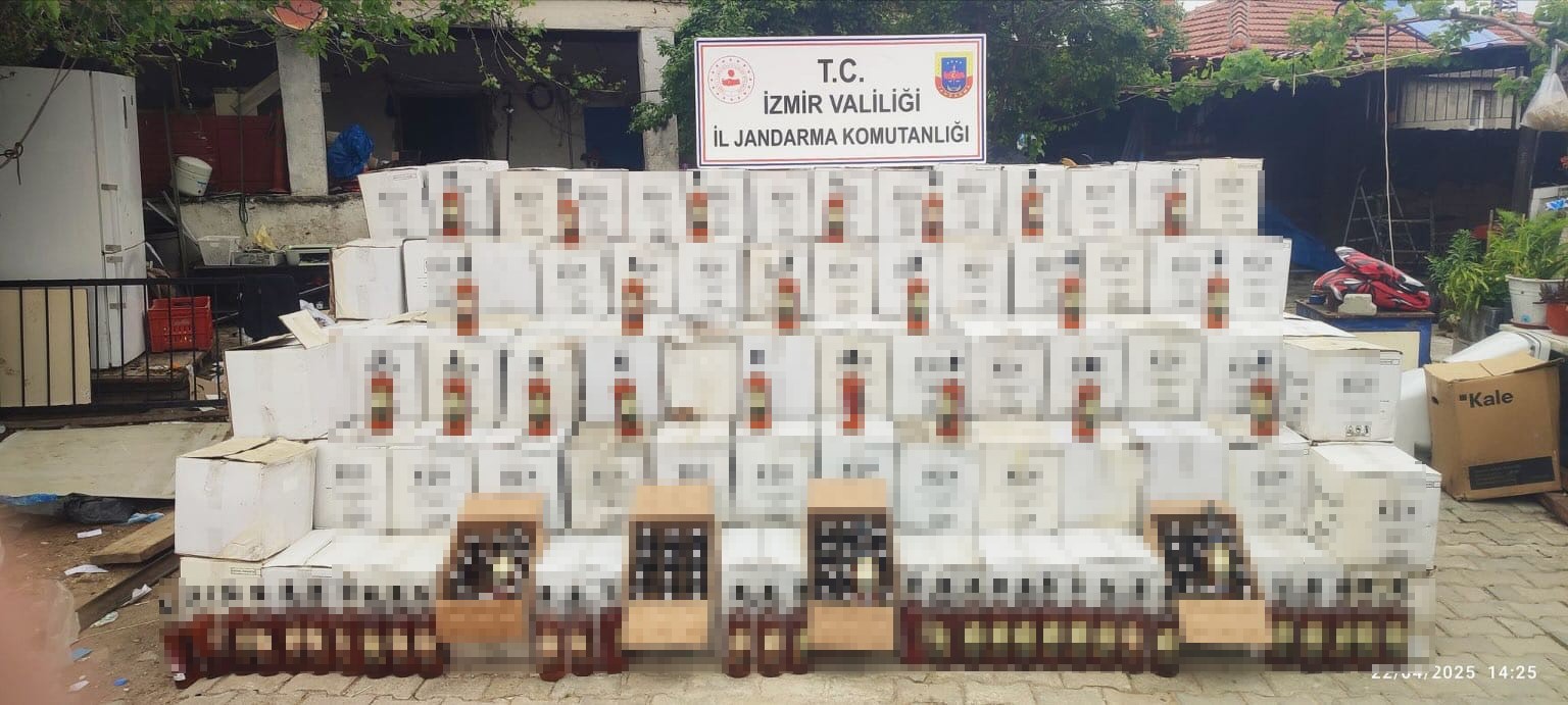 İZMİR'DE 3 BİN 142 ŞİŞE KAÇAK İÇKİ ELE GEÇİRİLDİ