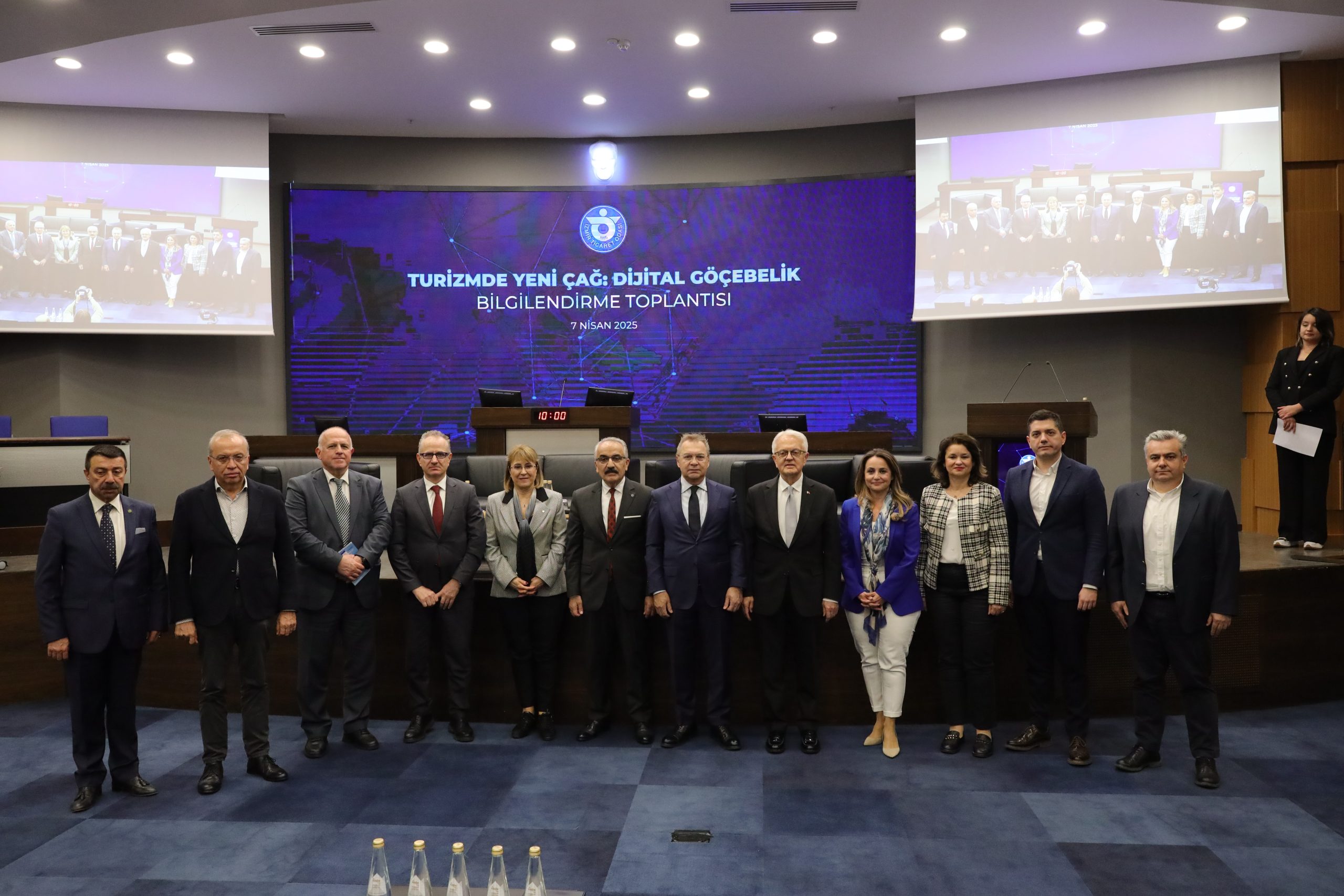 İZMİR'DEN 'DİJİTAL GÖÇEBELERE' DAVET