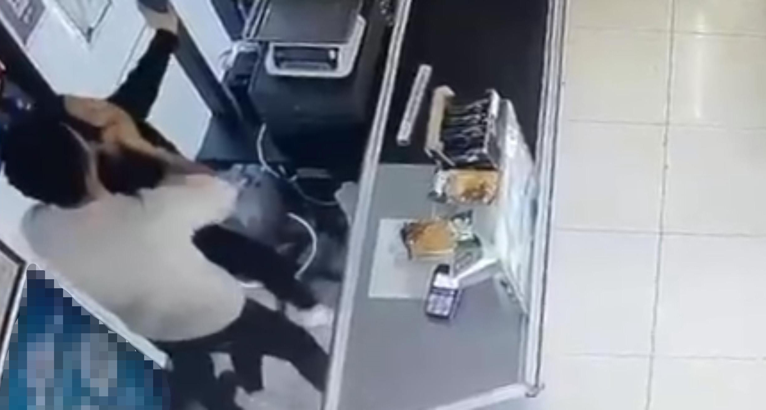 BODRUM'DA KADIN ÇALIŞANA DEHŞETİ YAŞATTI, ACIMASIZCA DÖVDÜ