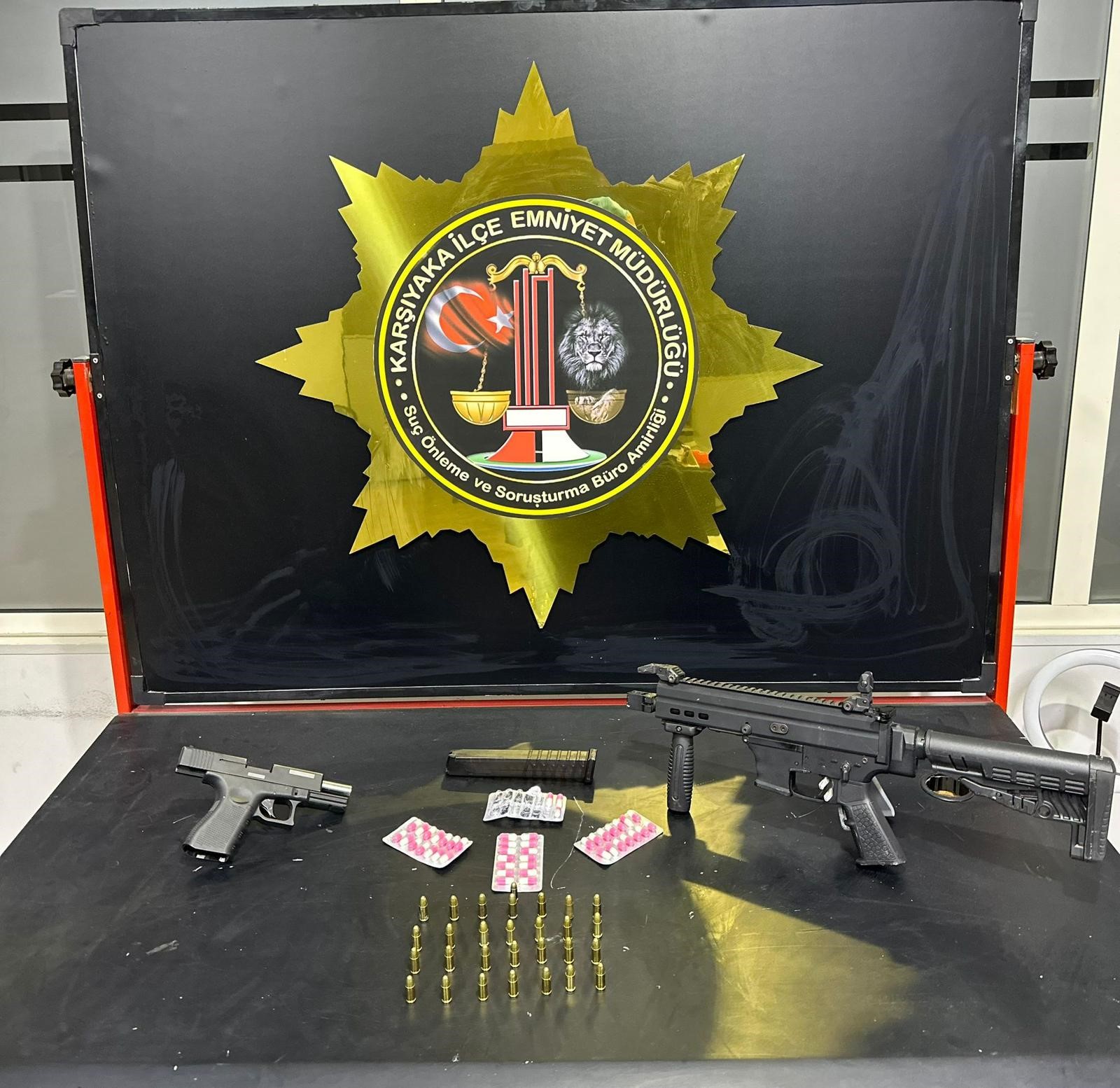 OTOMATİK SİLAHLI SALDIRGANLAR KISKIVRAK YAKALANDI