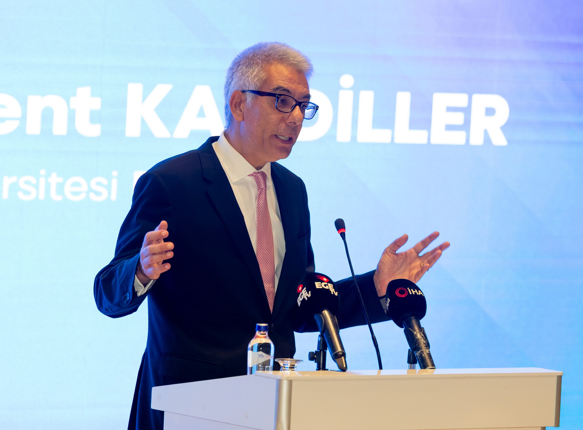 ULUSLARARASI İŞLETMECİLİĞİN ROTASI İZMİR'DE ÇİZİLDİ ÜNİVERSİTE İLE İŞ DÜNYASINDAN ÖRNEK İŞ BİRLİĞİ