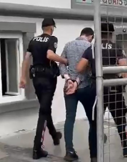 İZMİR'DE 11 YILLA ARANAN FİRARİ HÜKÜMLÜ YAKALANDI