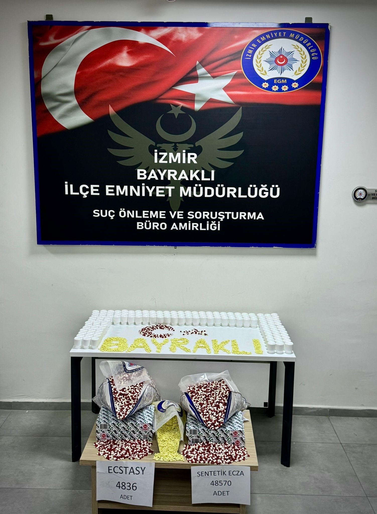 BAYRAKLI'DA BİNLERCE UYUŞTURUCU HAP ELE GEÇİRİLDİ