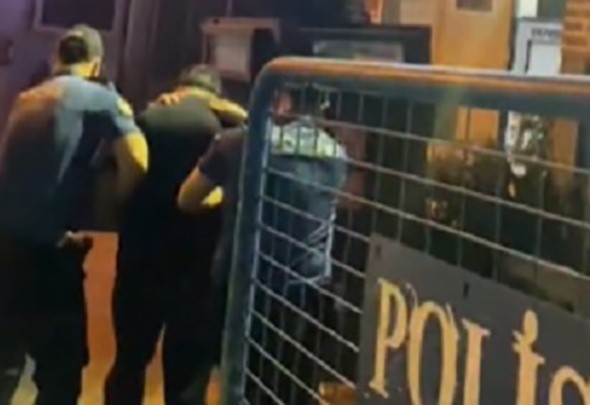 İZMİR'DE 22 YIL HAPİSLE ARANAN ŞAHIS YAKALANDI