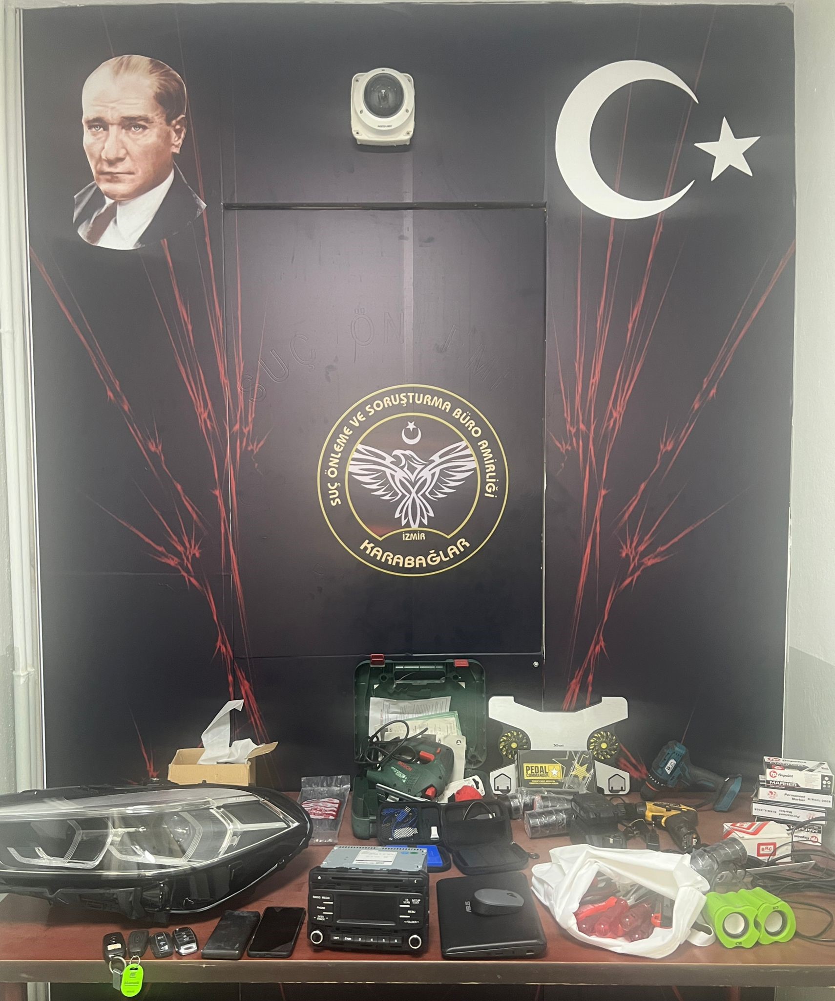 İŞ YERLERİ HIRSIZLARI, 36 AYRI KAMERA İNCELEMESİYLE YAKALANDI