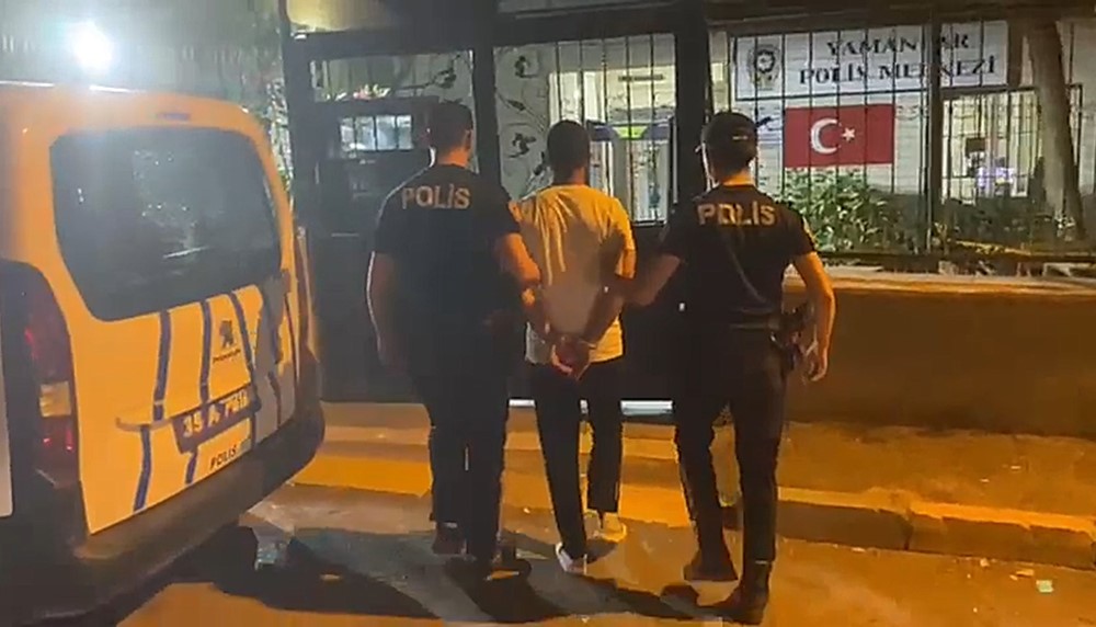İZMİR'DE 17 YIL HAPİSLE ARANAN ŞAHIS POLİSTEN KAÇAMADI
