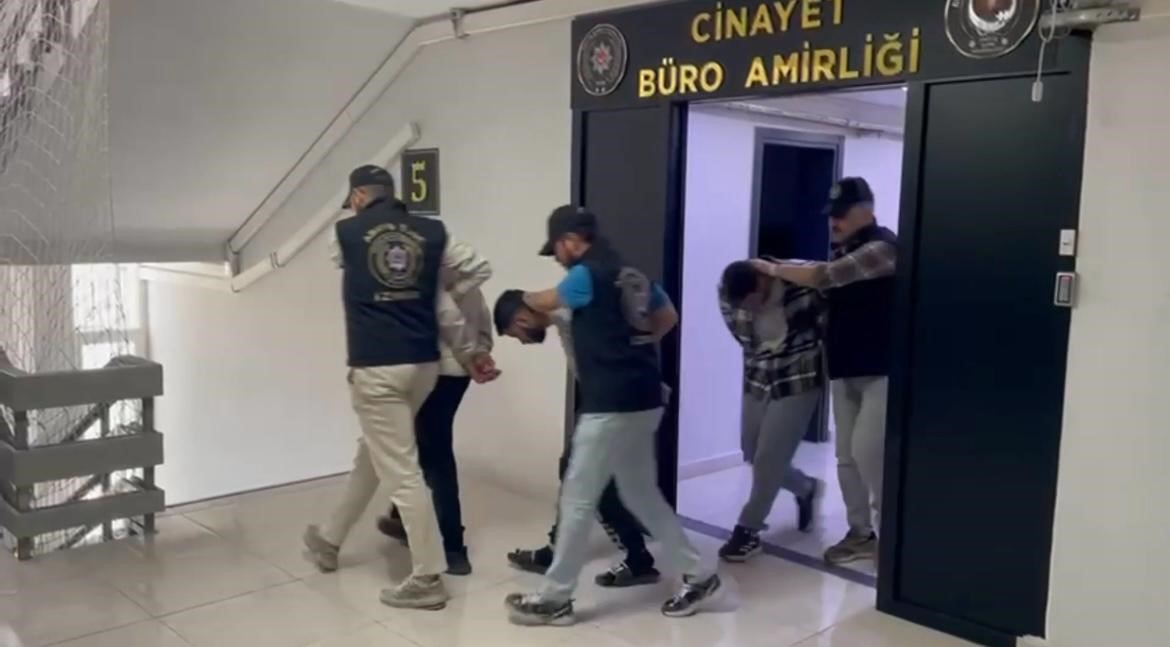 İZMİR'DE 2 KİŞİNİN ÖLDÜĞÜ KAVGA OLAYINDA 8 TUTUKLAMA
