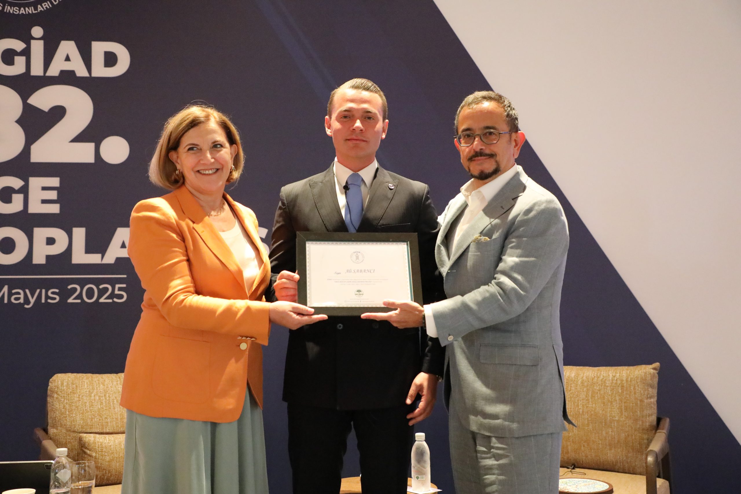 EGİAD'IN EGE TOPLANTILARI'NIN KONUĞU ALİ SABANCI OLDU