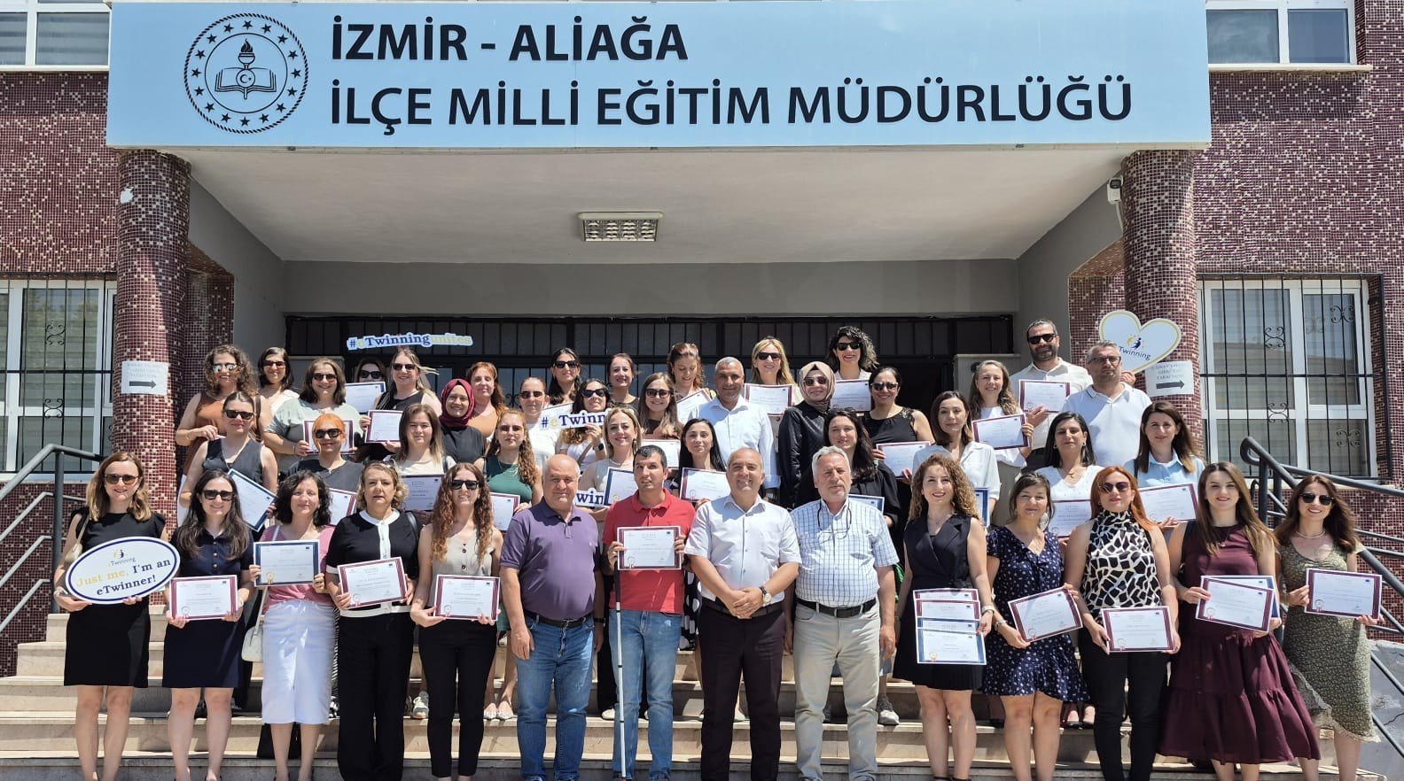ALİAĞA'DA ETWİNNİNG KALİTE ETİKETİ TÖRENİ