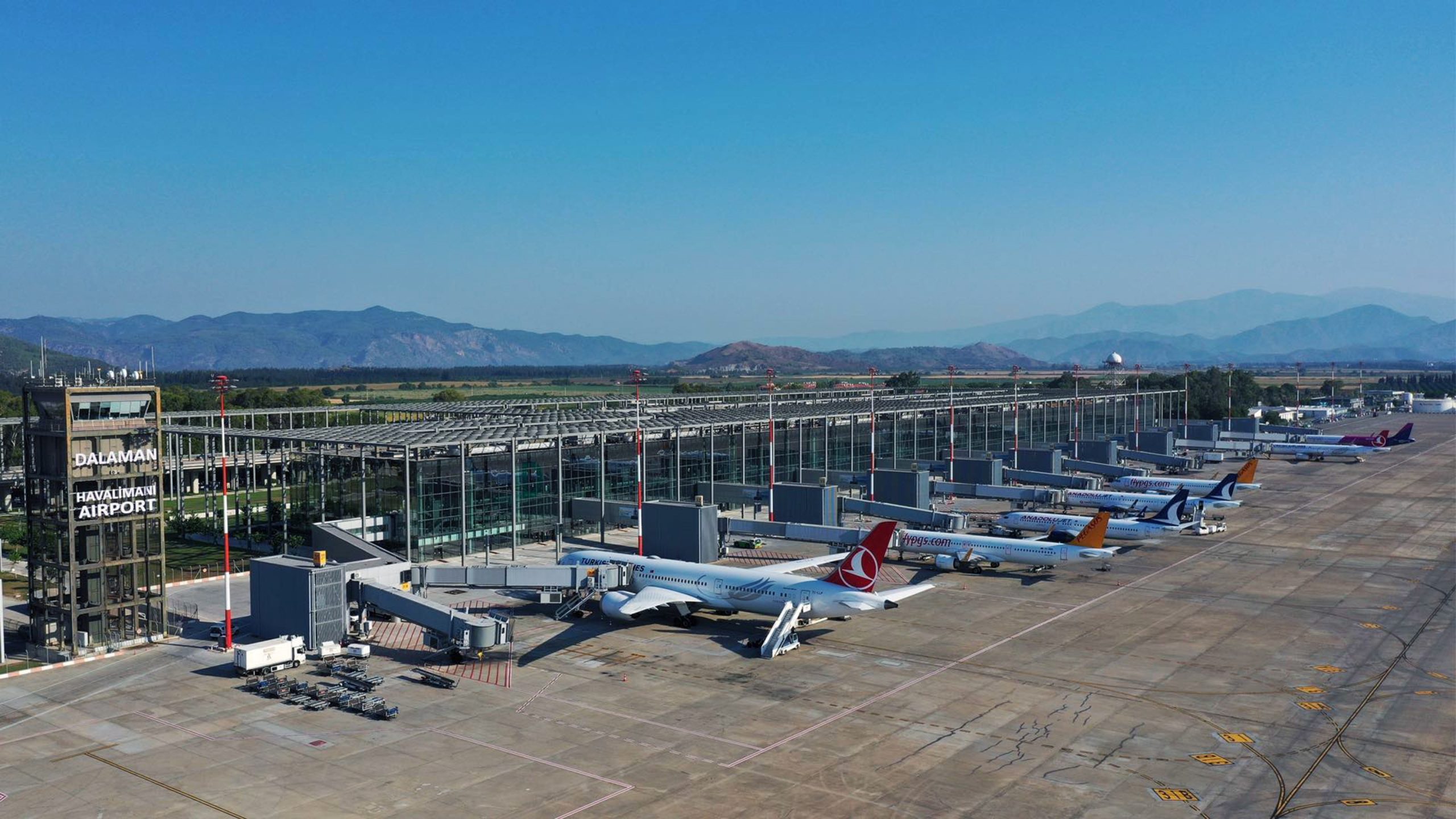 MUĞLA'NIN İKİ HAVALİMANI 6 AYDA 3 MİLYON 531 YOLCUYA HİZMET VERDİ