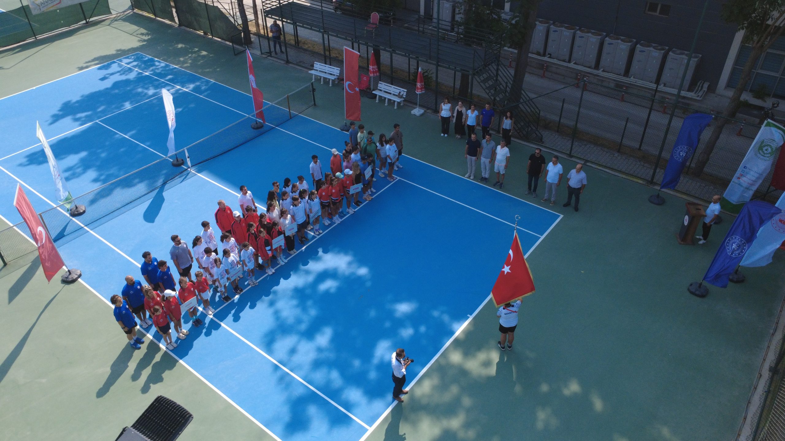 DEMİRCİ, ANALİG TENİS TURNUVASINA EV SAHİPLİĞİ YAPIYOR