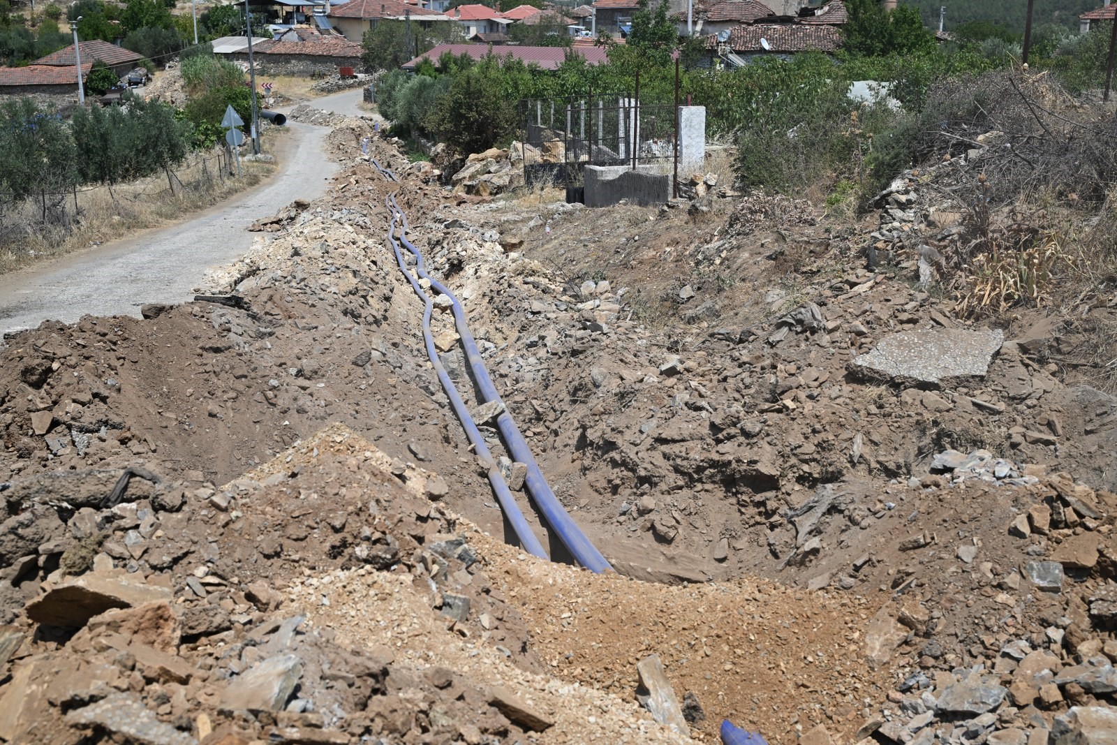MASKİ, SALİHLİ'DE 40 YILLIK İÇME SUYU ALTYAPISINI YENİLİYOR