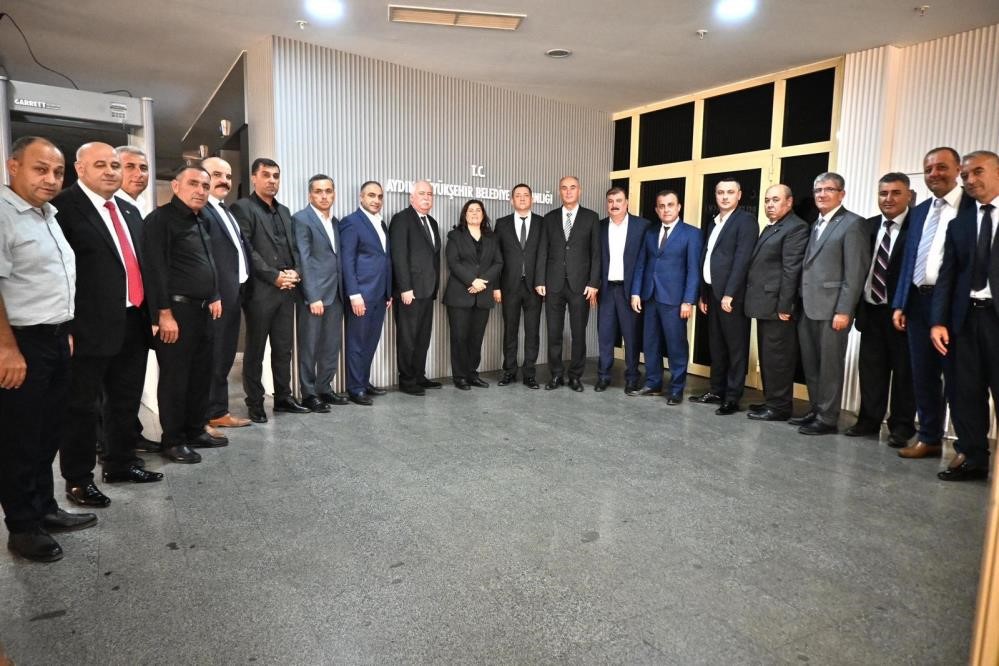 ÖZMERİÇ, NEZAKET ZİYARETİNDE ŞOFÖR ESNAFININ SORUNLARINI DİLE GETİRDİ ŞOFÖR ESNAFI HAKSIZ REKABET OLUŞTURMAYACAK ŞEKİLDE YÜZDE 40-45 ORANINDA ZAM BEKLİYOR
