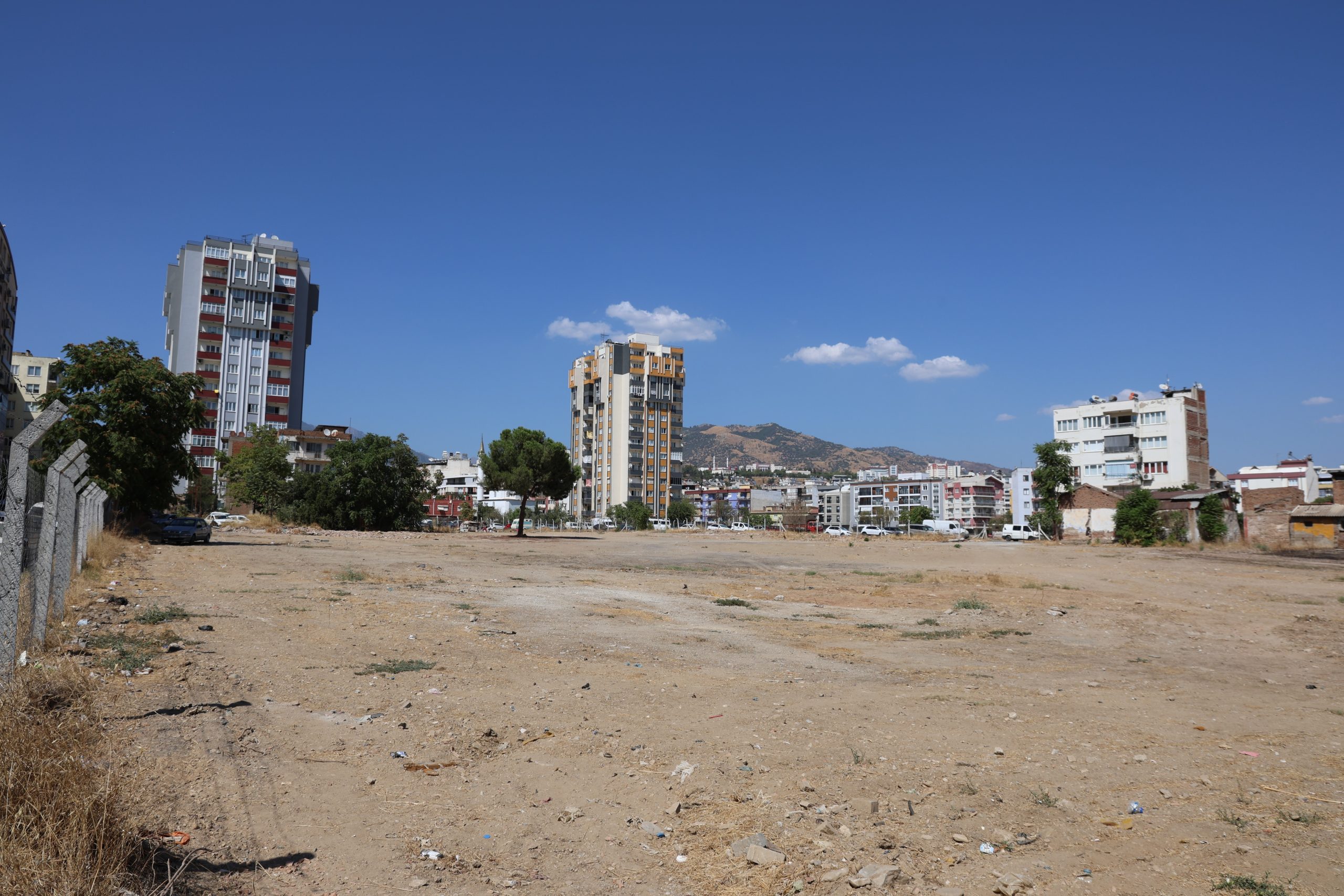 AYDIN'IN KANAYAN YARASI AYKONUT'TA YAVUZLAR İNŞAAT DA HAYAL KIRIKLIĞI YAŞATTI 2021 AĞUSTOS AYINDA TESLİM SÖZÜ VERİLDİ, BİR ÇİVİ BİLE ÇAKILMADI