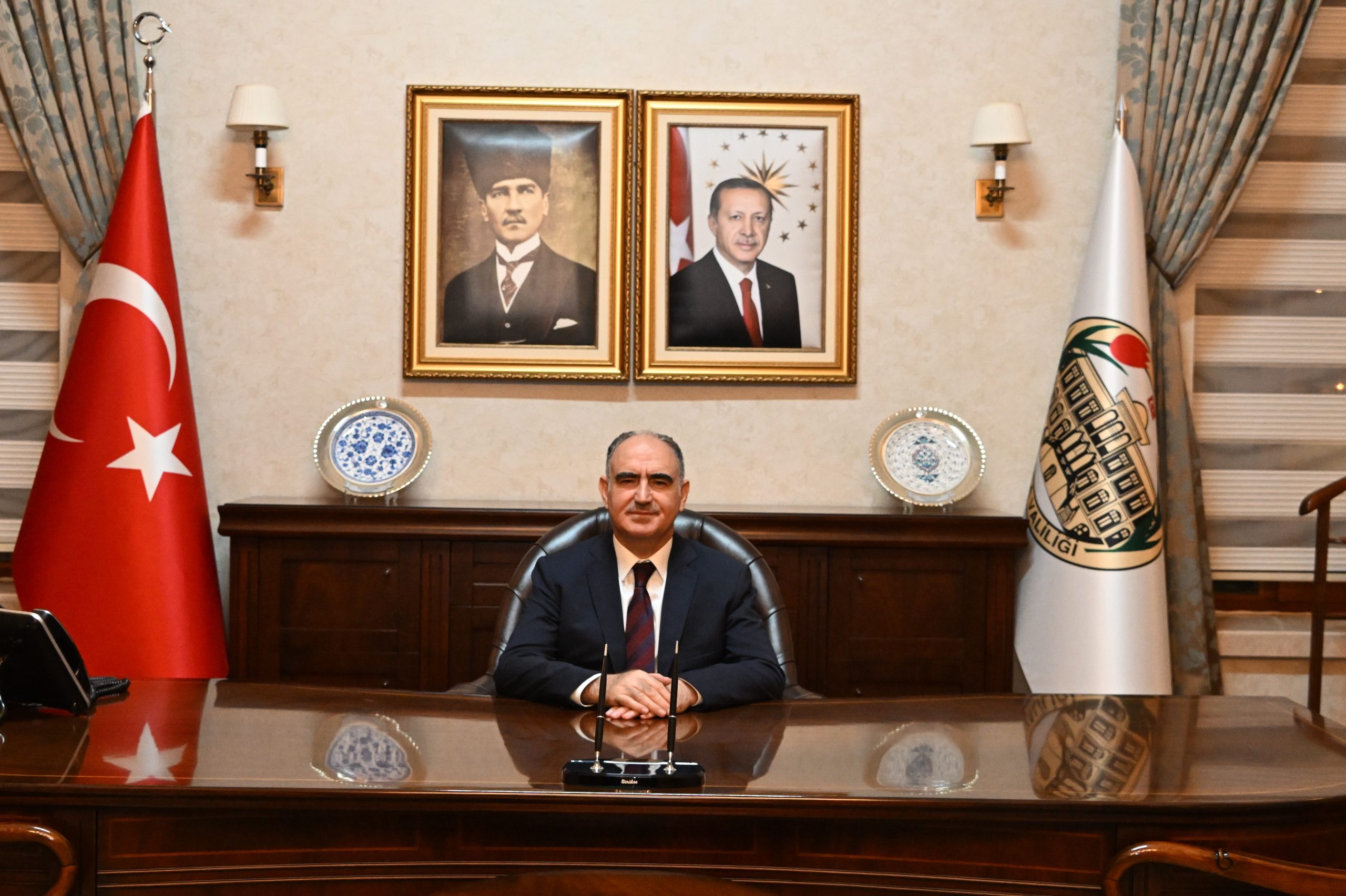 VALİ ÖZKAN: "KAHRAMAN ECDADIMIZIN EMANETİNE SAHİP ÇIKIYORUZ"