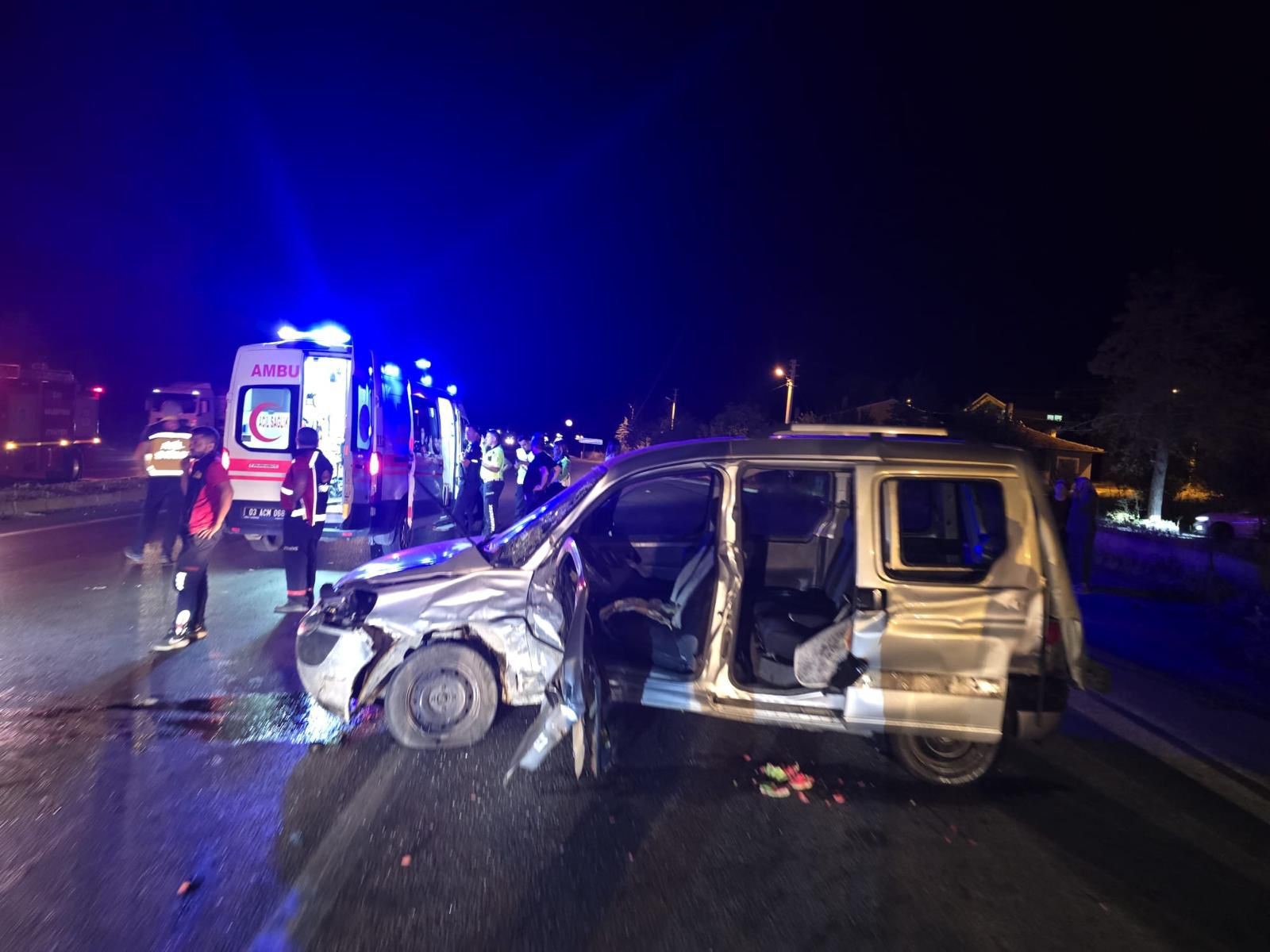 OTOMOBİLLERİN ÇARPIŞTIĞI KAZADA 1 KİŞİ ÖLDÜ, 2 KİŞİ YARALANDI