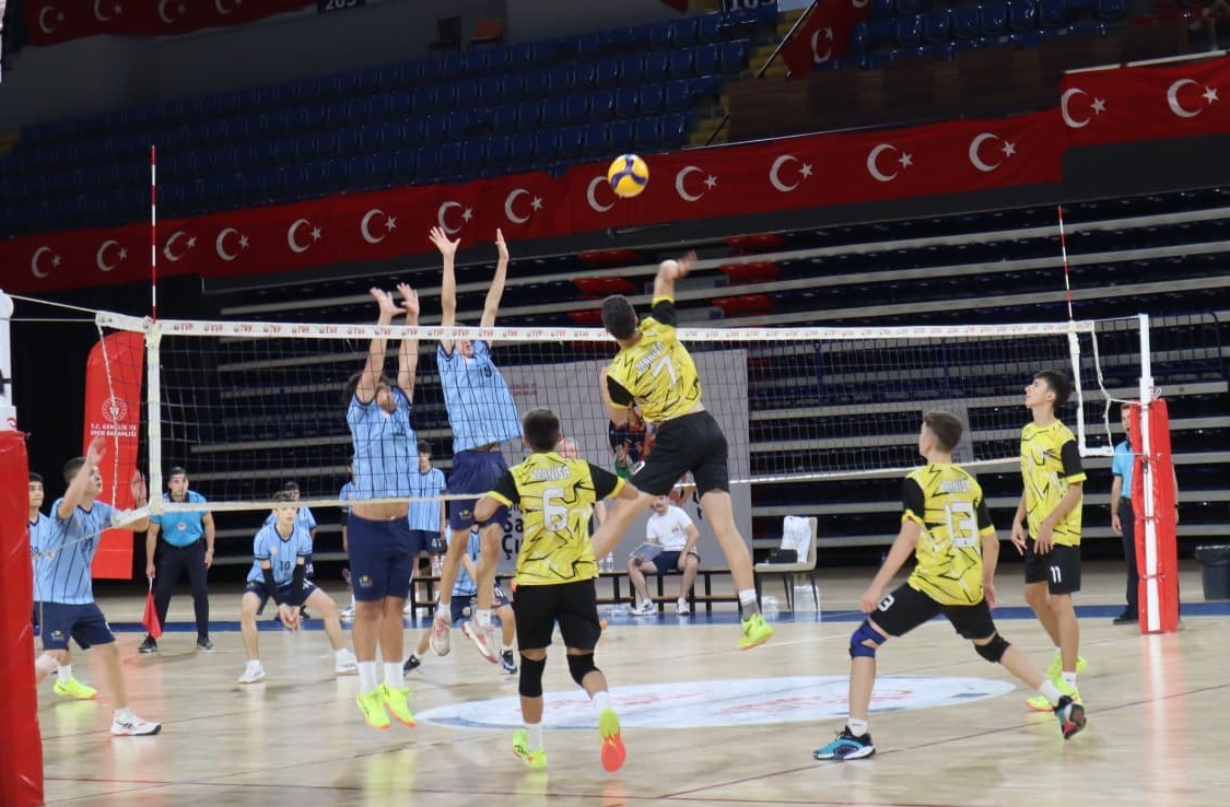 MANİSA ERKEK VOLEYBOL TAKIMI TÜRKİYE ŞAMPİYONU OLDU